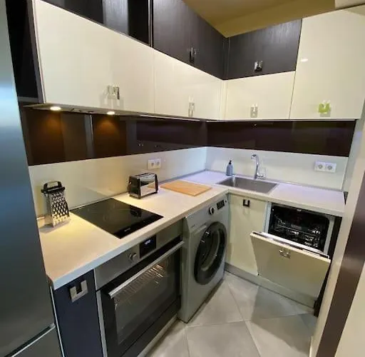 Modern 1br With Garden View & Free Street Parking